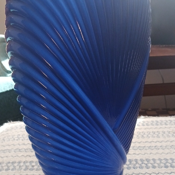 Anchor Hocking Cobalt Blue Ribbed Vase - Picture 5 of 7